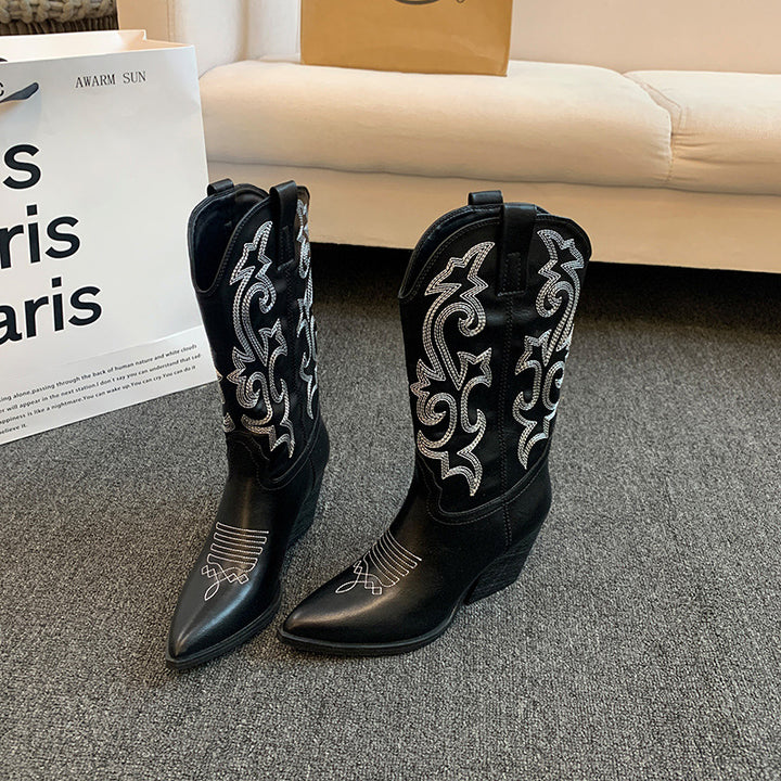 Women's cowboy boots with elegant embroidery and a modern design with wedge heel Lune London