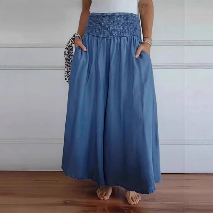 Wide cotton pants for women with elastic waistband and practical pockets Lune London