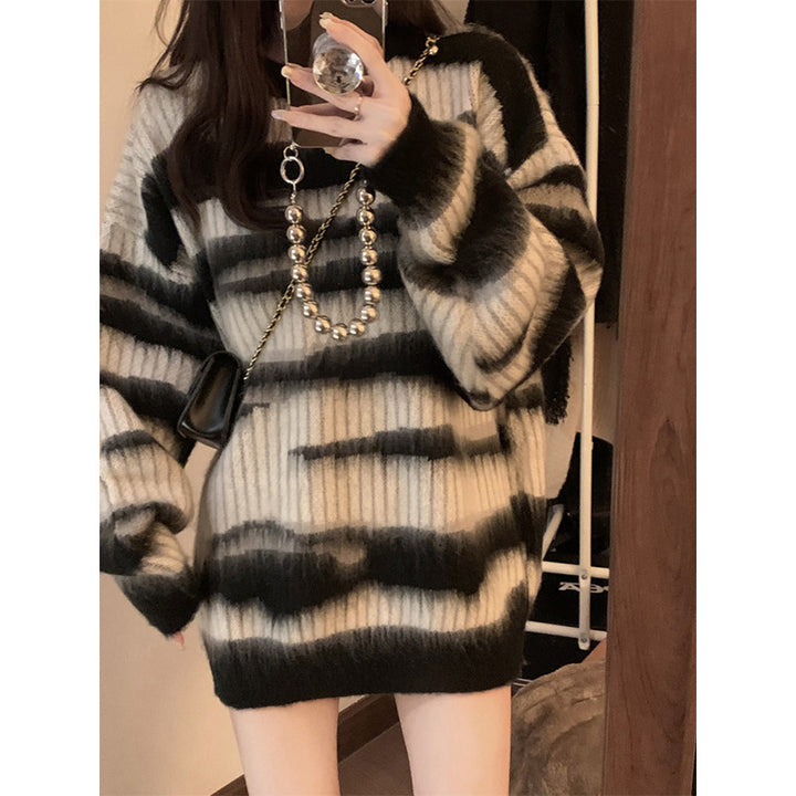 Chunky knit sweater for women with a modern striped pattern and a relaxed fit Lune London