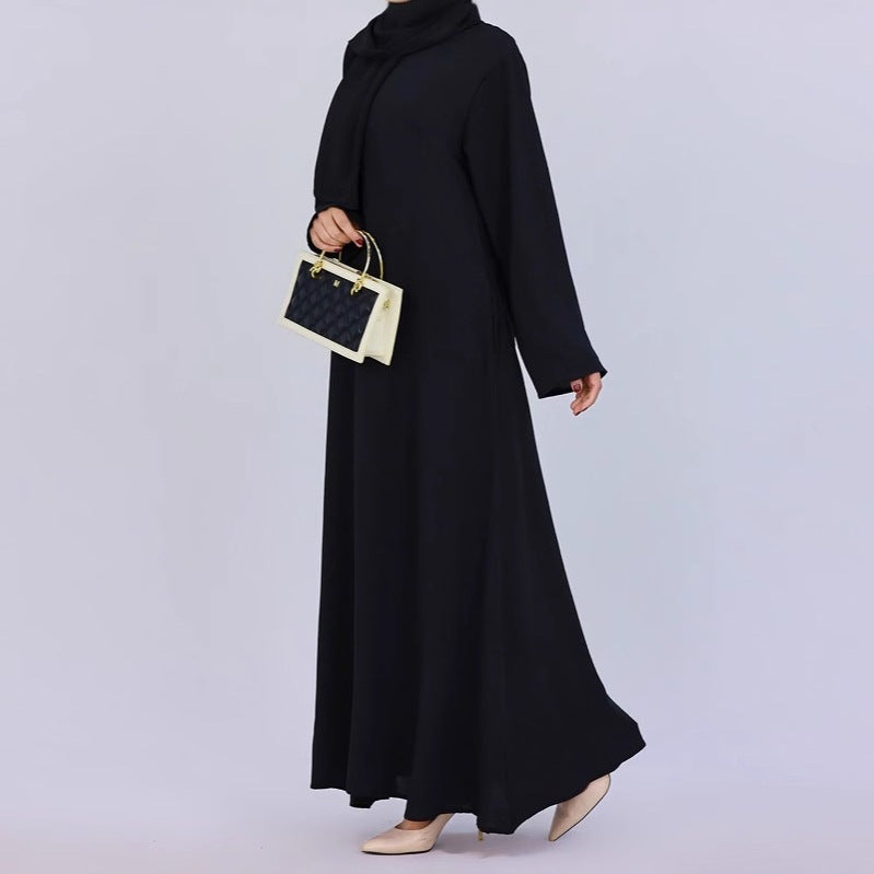 Maxi dress for women with an elegant cut and wide play Lune London