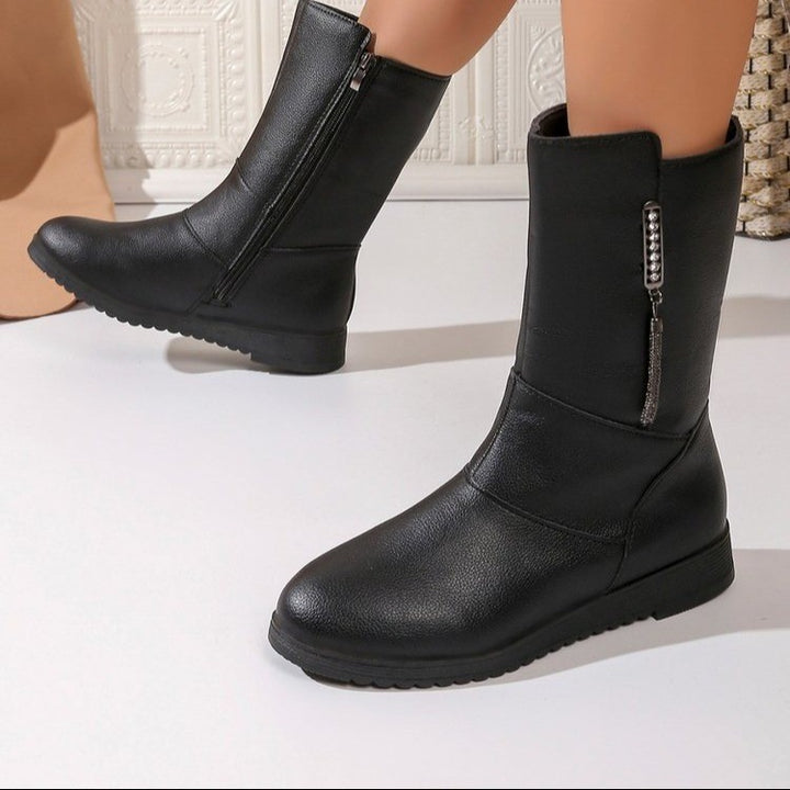 Trendy women's boots with elegant zipper and comfortable sole Lune London