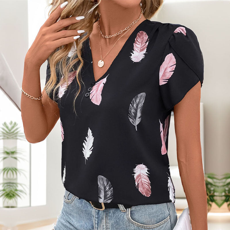 Haut féminin avec motif floral en feuilles et détails de boutons décoratifs Chic & Stil