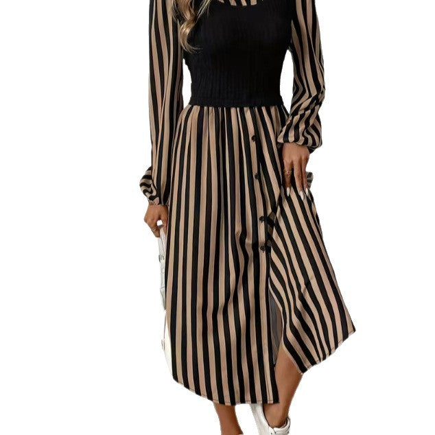 Robe rayée pour femmes avec haut ajusté et patte de boutonnage Chic & Stil