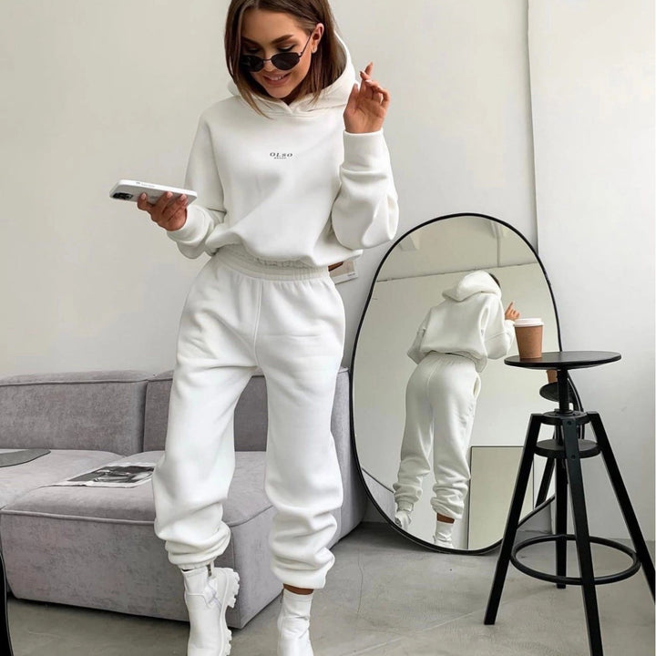 Casual look for women in hoodie and joggers Lune London