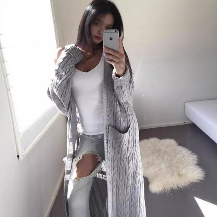 Women's cardigan with cable pattern and shoulder details Lune London