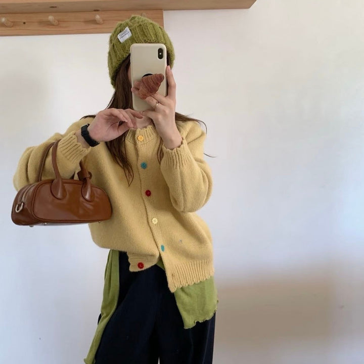 Gilet en tricot ludique pour femme avec détails de boutons colorés et coupe décontractée Chic & Stil