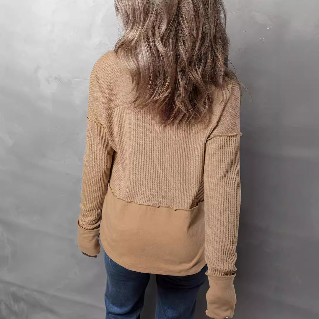 Casual knit pullover for women with V-neck and texture Lune London