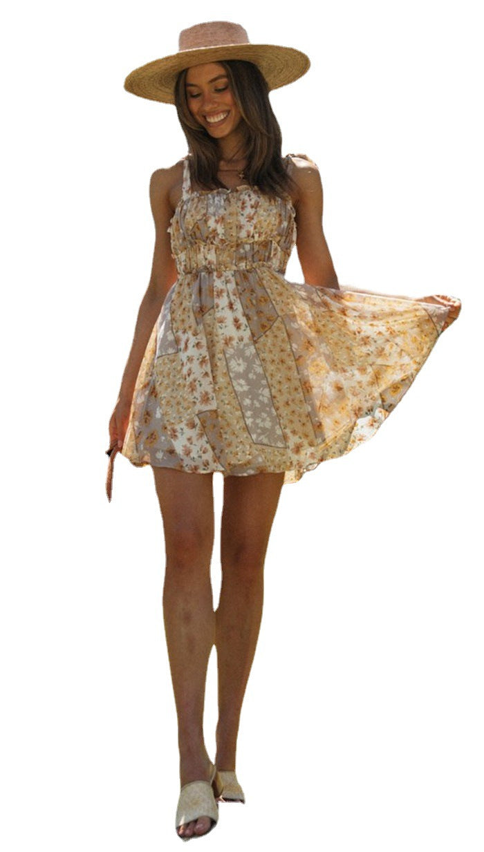Robe d'été aérienne pour femmes avec un motif floral ludique et des bretelles spaghetti Chic & Stil