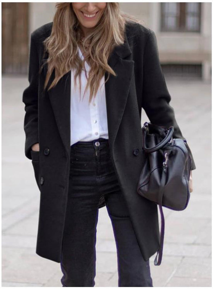Ladies modern oversized coat with double-breasted buttons and elegant details Lune London