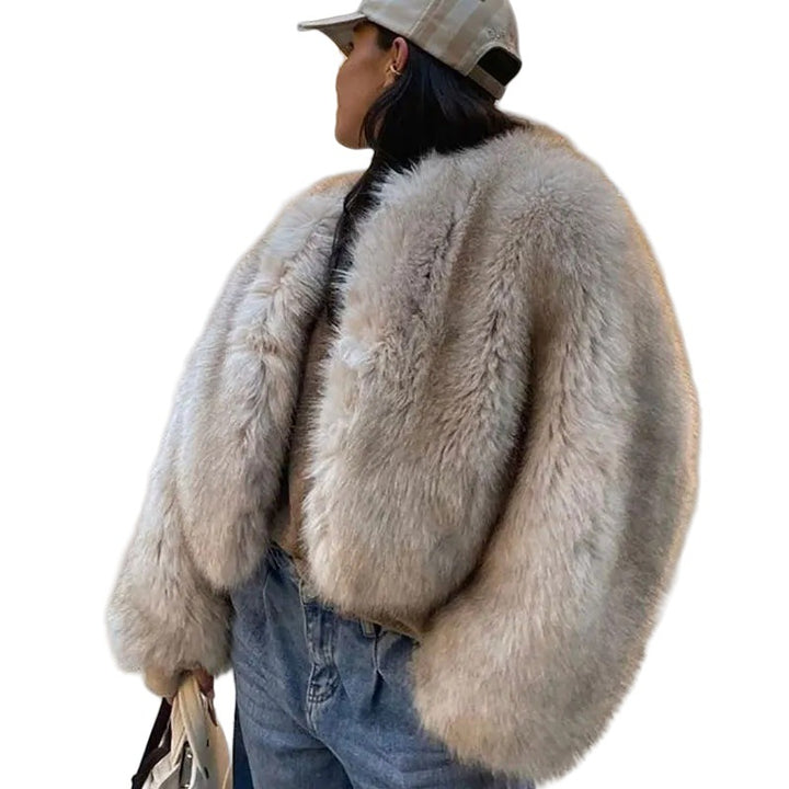 Short soft jacket for women in faux fur with voluminous sleeves Lune London