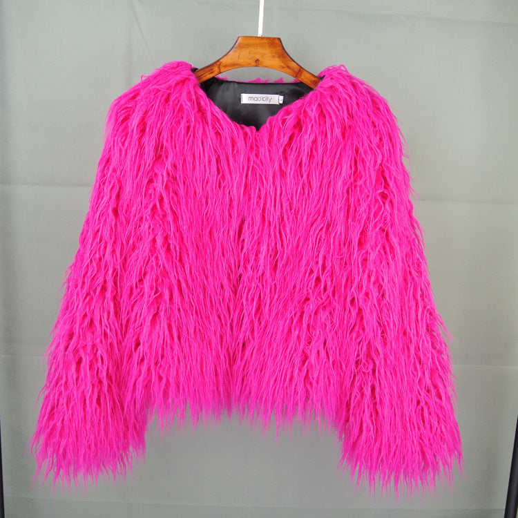 Ladies Plush Faux Fur Coat in Loose Fit and Voluminous Design Lune London