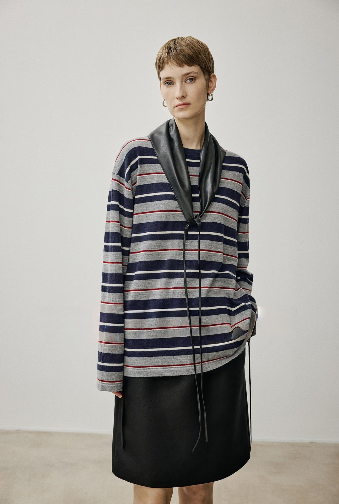Sweater en tricot surdimensionné pour femmes avec un motif rayé contemporain Chic & Stil