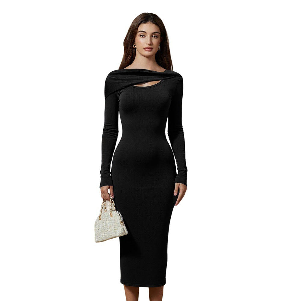 Robe longue ajustée pour femmes à manches longues avec encolure asymétrique et design drapé élégant Chic & Stil