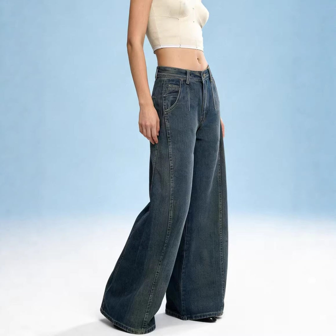 Women's loose denim jeans with a high waistband and classic cut Lune London