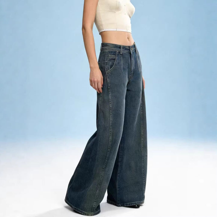 Women's loose denim jeans with a high waistband and classic cut Lune London