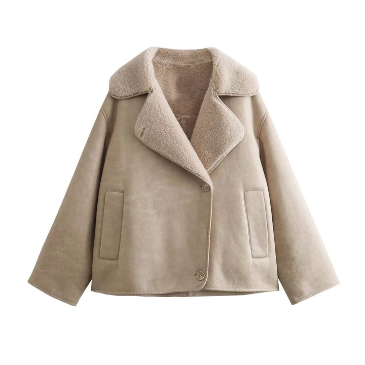Faux fur jacket for women with an elegant collar and practical pockets Lune London