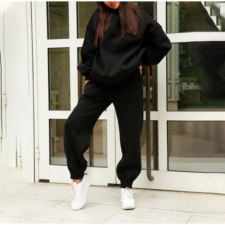 Casual women's jogging set in soft material with elastic waistband Lune London