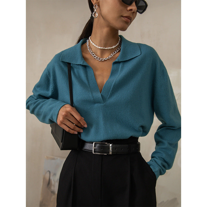 Casual sweater for women with V-neck and trendy details Lune London