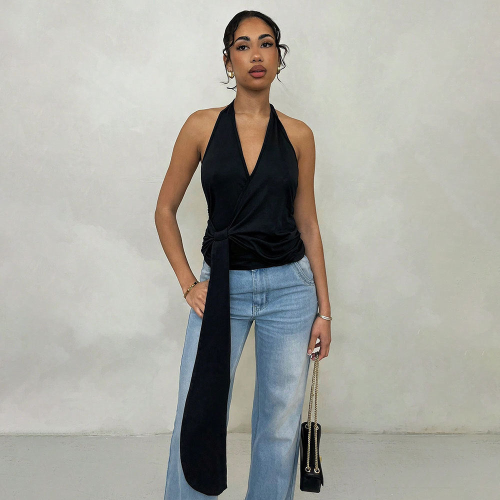 Haut enveloppant pour femmes avec un décolleté V profond et des détails de nœud élégants Chic & Stil