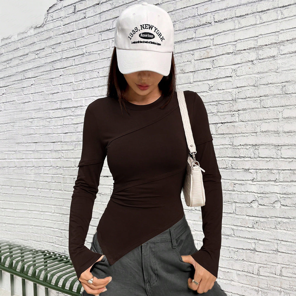 Chemise à manches longues ajustée pour femmes avec un design asymétrique et une coupe à la mode Chic & Stil