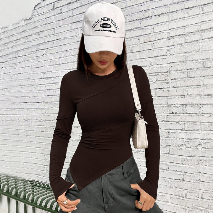 Chemise à manches longues ajustée pour femmes avec un design asymétrique et une coupe à la mode Chic & Stil