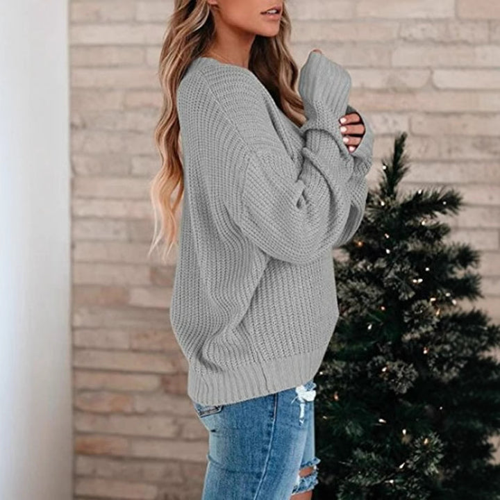 Fine knit pullover for women with V-neck and relaxed fit Lune London