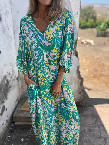 Maxi dress with V-neckline for women with side pockets and relaxed fit Lune London