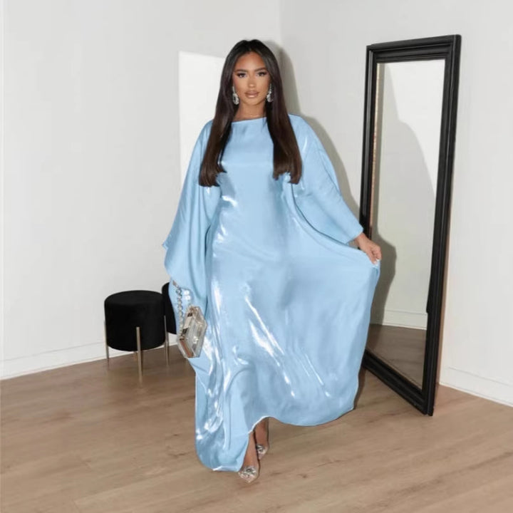 Robe maxi satin glamour pour femmes avec coupe large et manches élégantes Chic & Stil