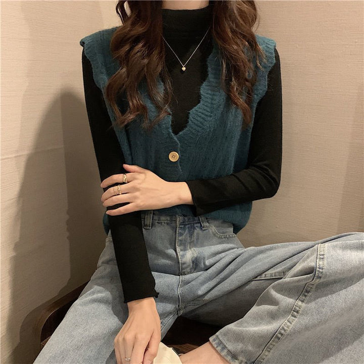 Knit cardigan for women with V-neck and buttons Lune London