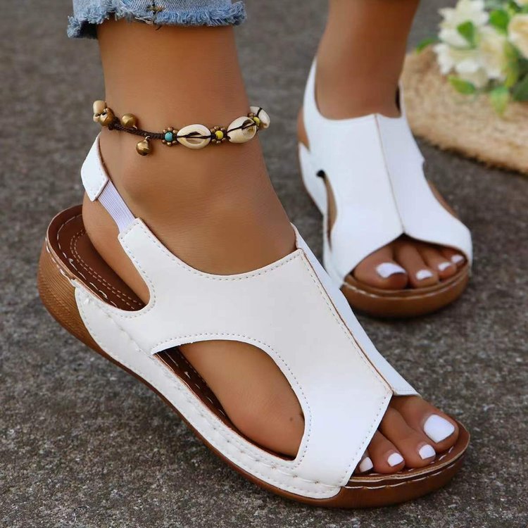 Comfortable sandals for women with adjustable strap design and anatomical sole Lune London