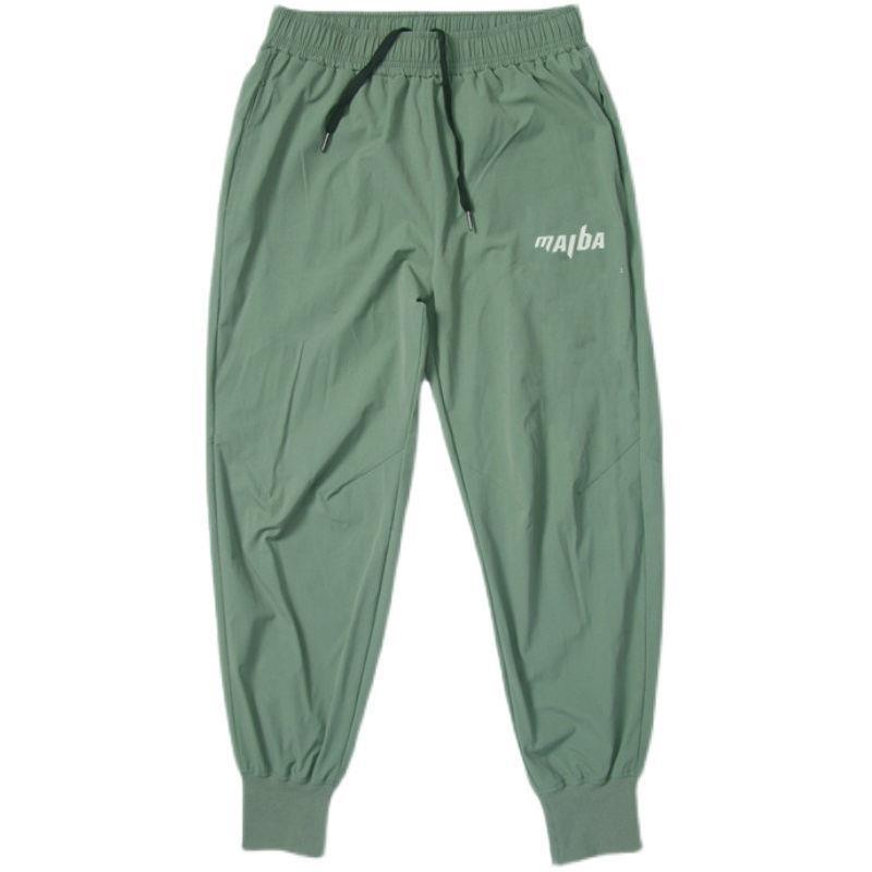 Joggeurs décontractés pour femmes avec ceinture confortable et poches latérales Chic & Stil