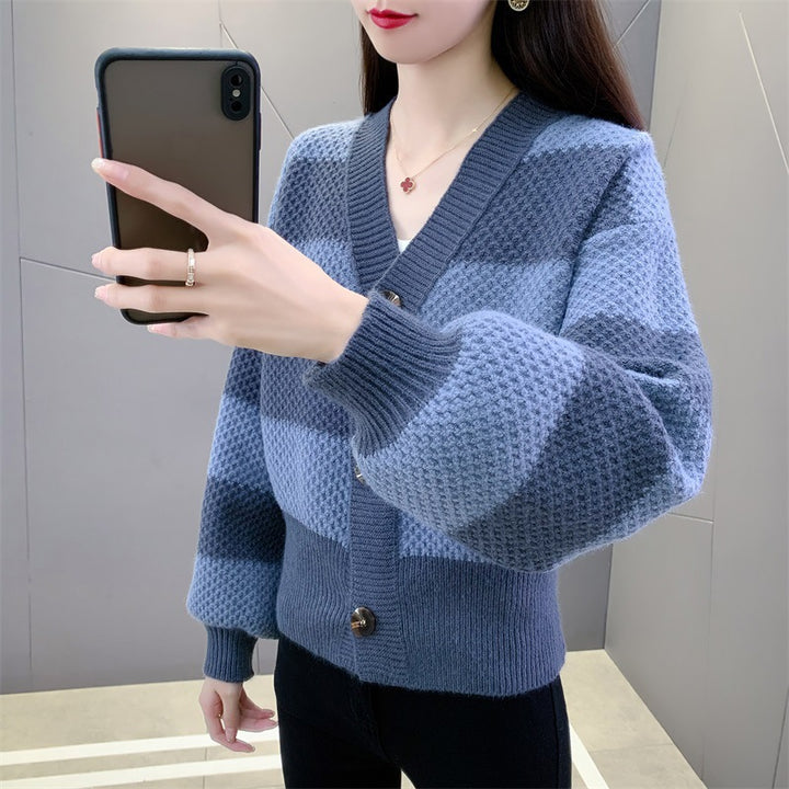 Lune London Elegant knitted jacket for women with a textured design and a buttoned neckline
