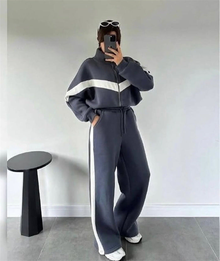 Women's sporty leisure set with trendy zipper and contrasting stripes Lune London