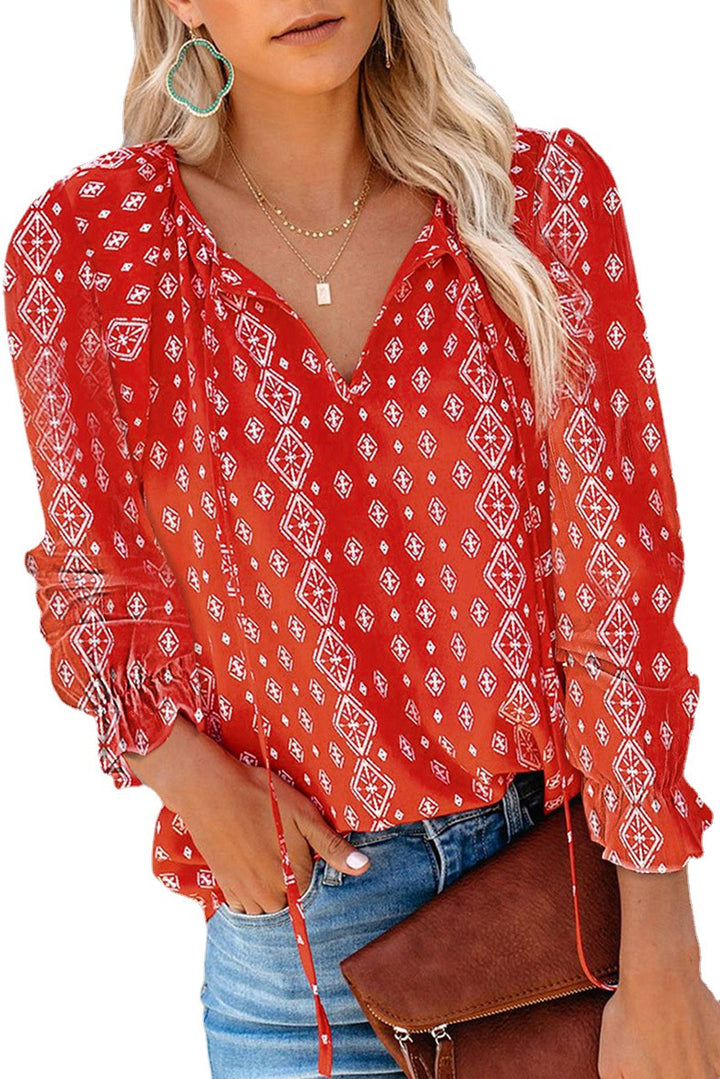 Women's blouse with a sophisticated leopard print and a trendy V-neck Lune London
