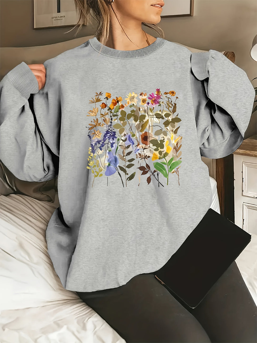 Sweat-shirt pour femmes avec motifs floraux et coupe confortable Chic & Stil