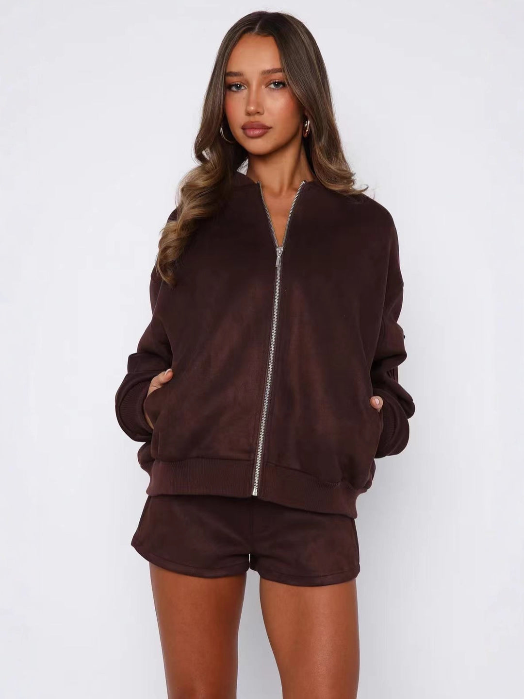 Stylish women's sports set with zip closure and relaxed fit Lune London