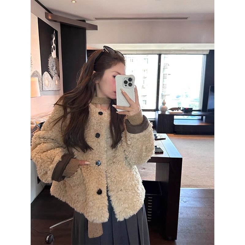 Veste en peluche confortable pour femmes avec détails de boutons Chic & Stil