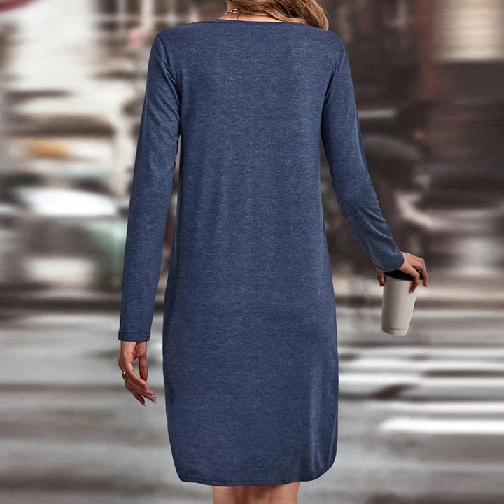 Robe décontractée pour femmes à col en V avec manches longues et poches Chic & Stil