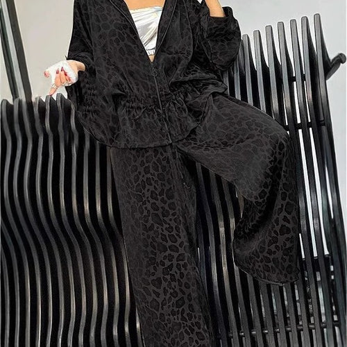 Lady casual jumpsuit with trendy leopard print and loose fit Lune London