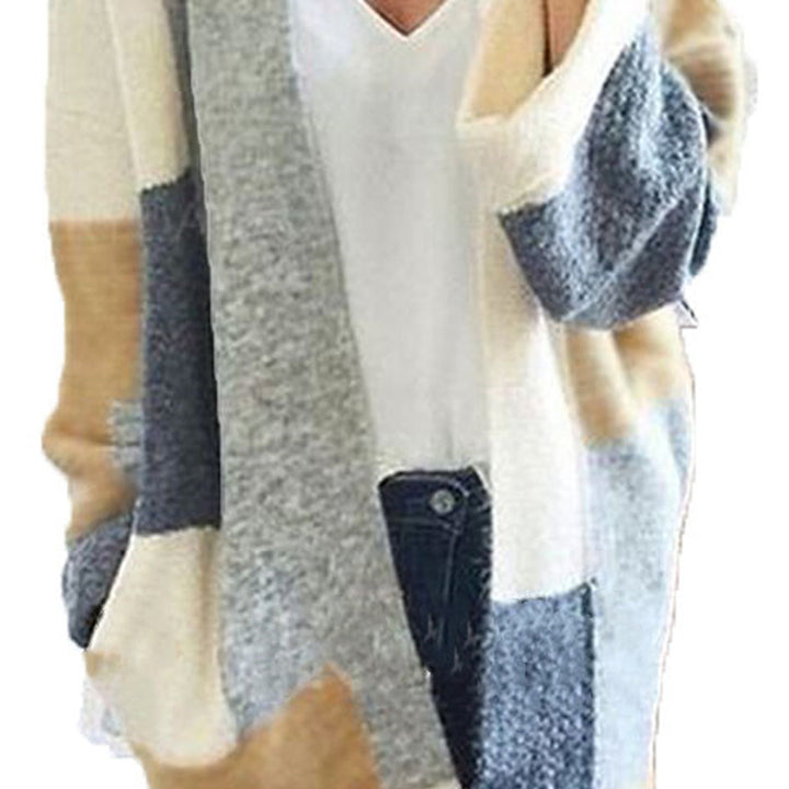 Cardigan tricoté décontracté pour femme avec un matériau doux et des blocs de couleur modernes Chic & Stil