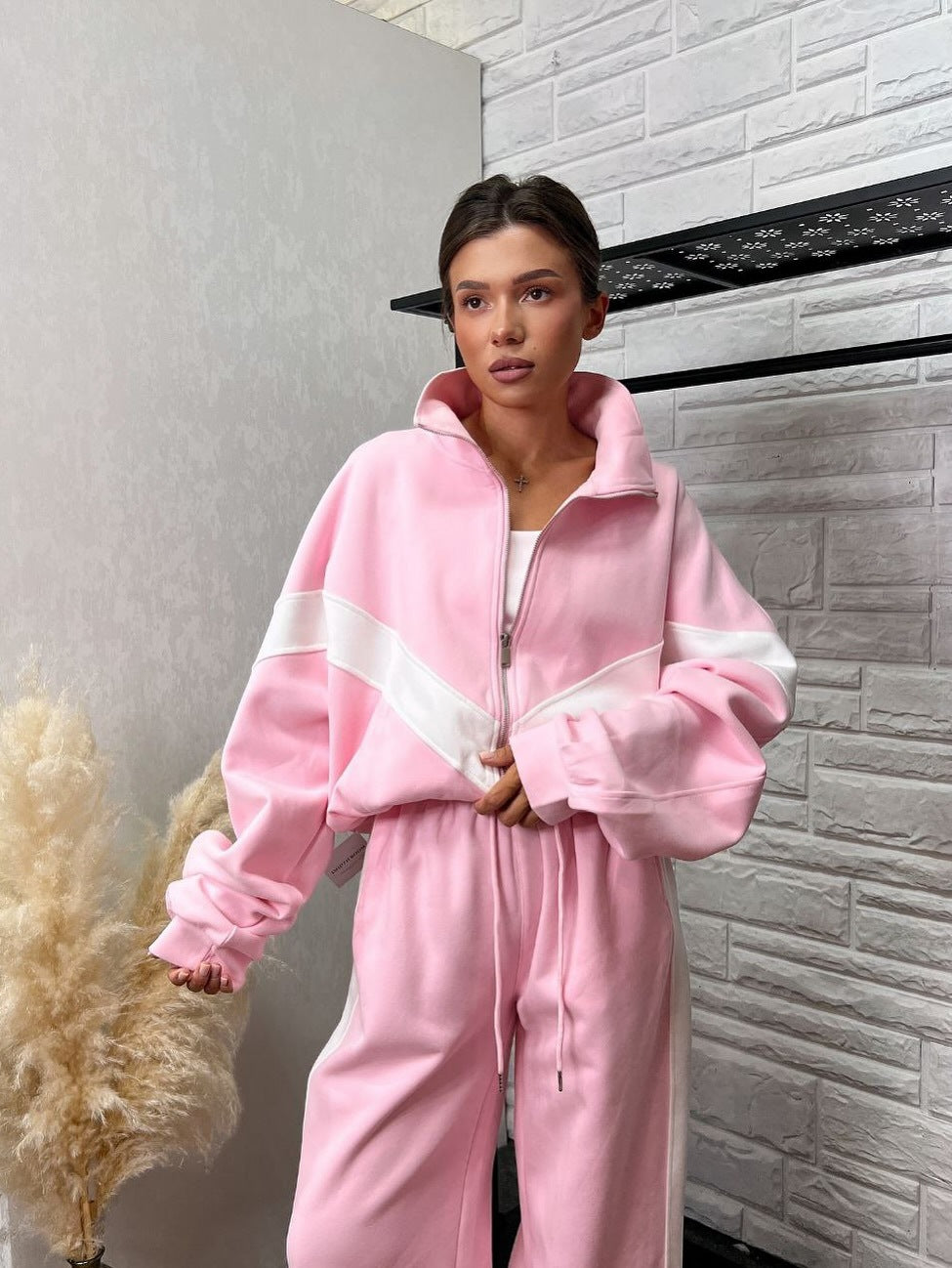 Women's sports set with contrasting inserts Lune London