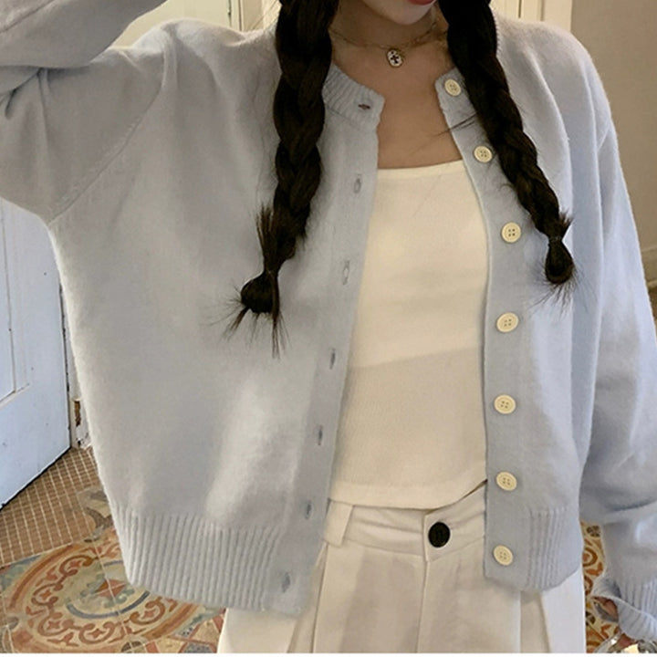 Cardigan doux femme avec boutons fins et coupe moderne Chic & Stil