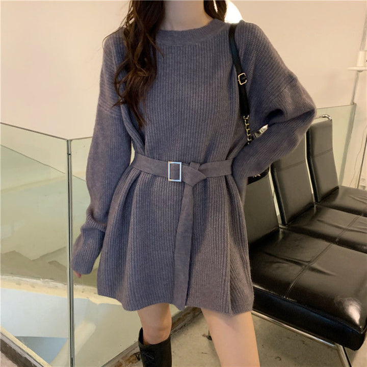 Robe tricotée pour femmes avec ceinture à la taille et fine structure en côtes Chic & Stil