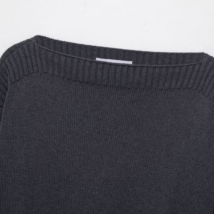Casual sweater for women with a wide and elegant collar Lune London