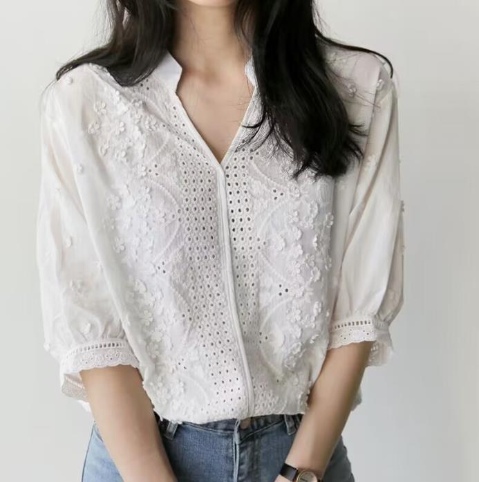 Women's shirt with embroidered detail and button line Lune London