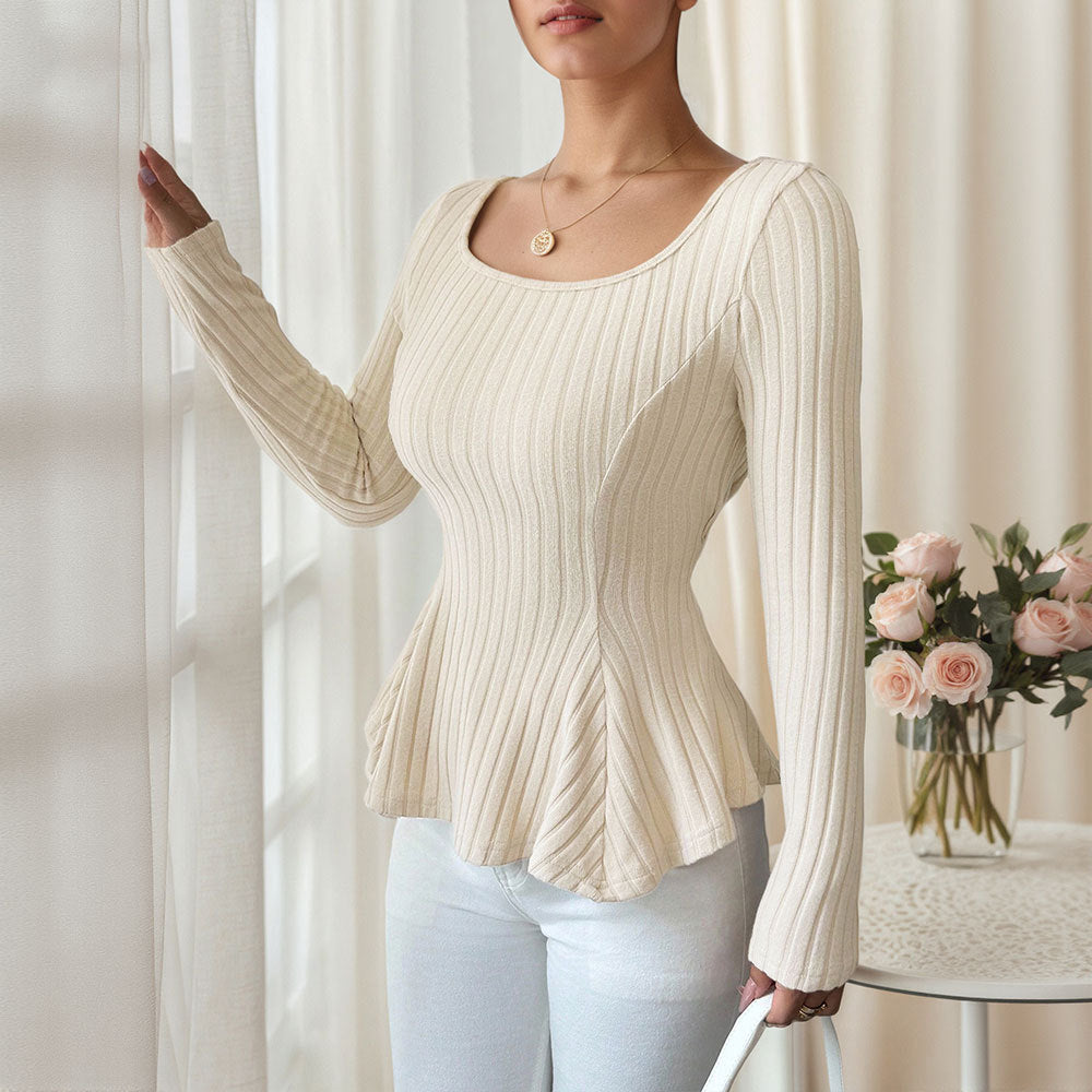 Chic & Stil Women's Elegant Ribbed Top with a Slim Fit and Folded Sleeves