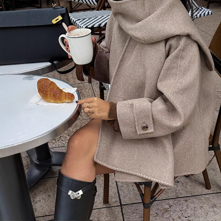 Trendy women's leisure jacket made from high-quality materials with practical lapel collar Lune London