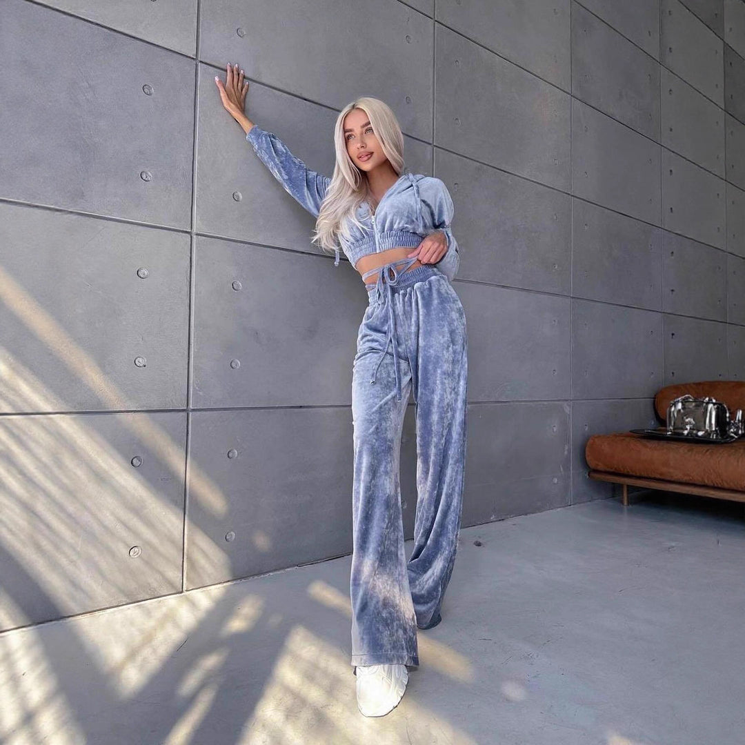 Sporty velvet loungewear set for women with cropped top and wide legs Lune London