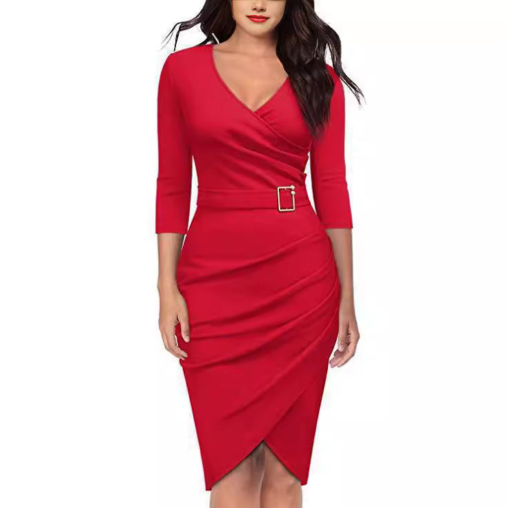 Robe portefeuille pour femmes avec des éléments de drapés sophistiqués et une élégante boucle de ceinture Chic & Stil