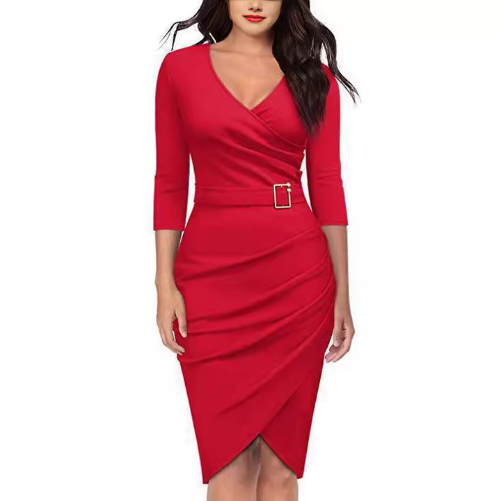 Robe portefeuille pour femmes avec des éléments de drapés sophistiqués et une élégante boucle de ceinture Chic & Stil